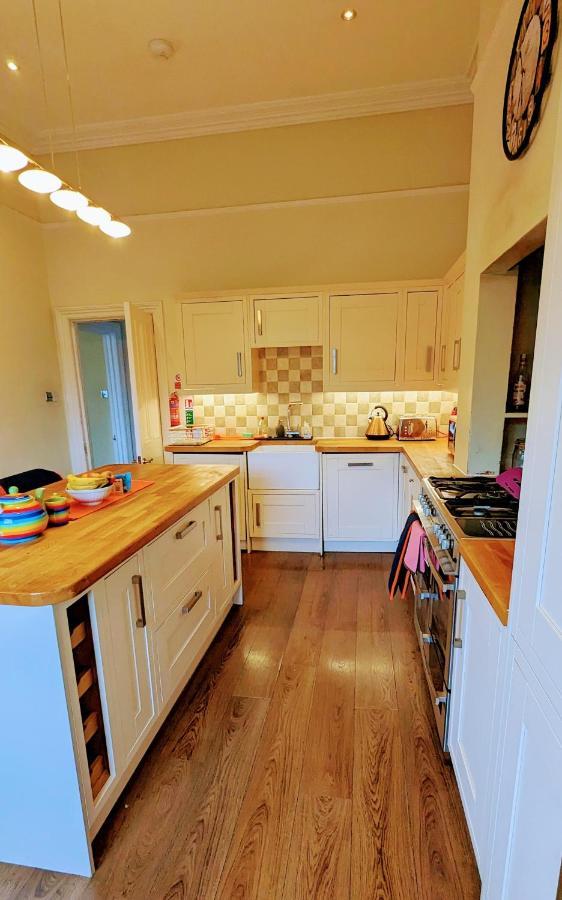 Cotswold Vip Regency Apartment *