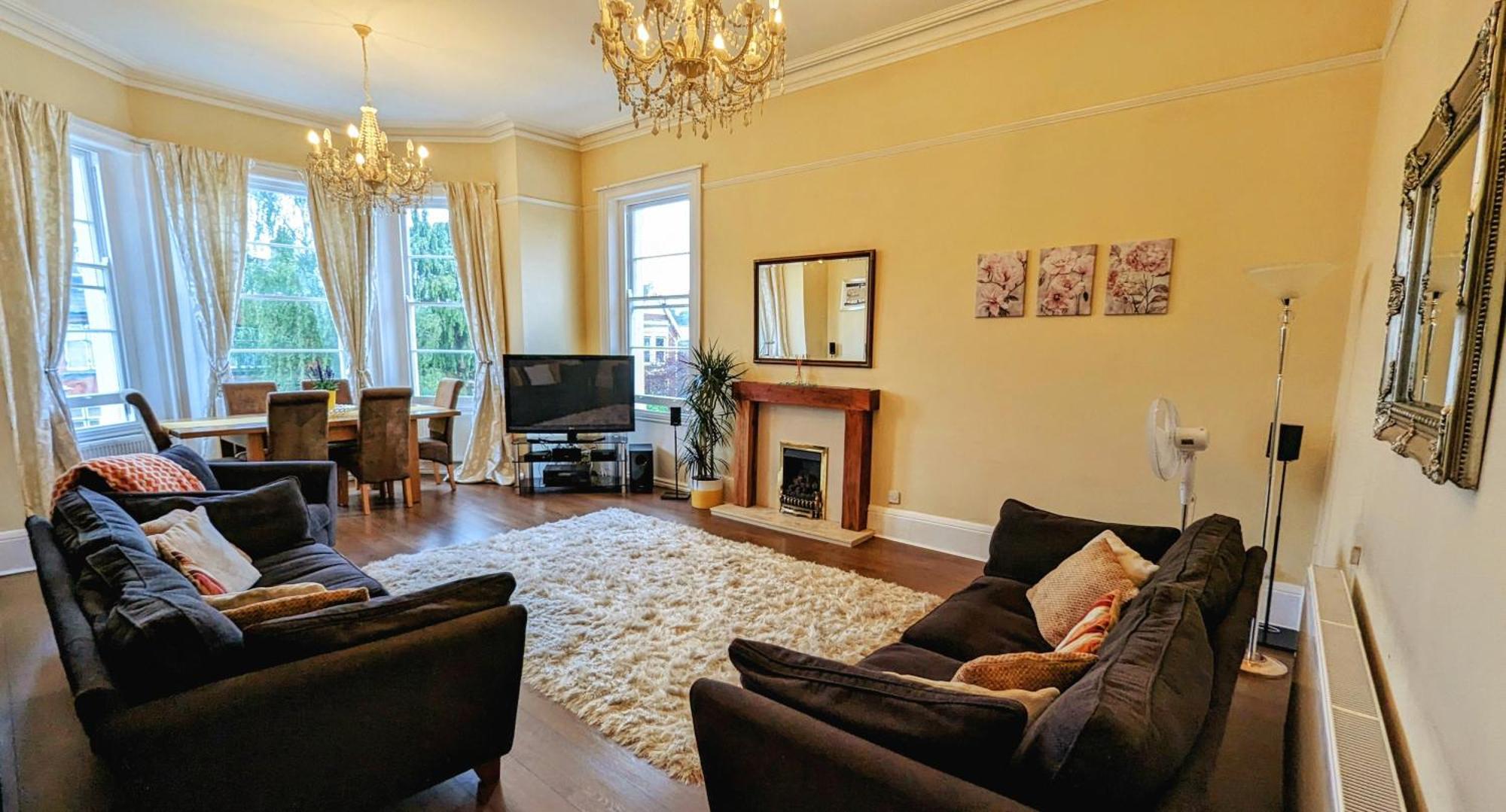 Cotswold Vip Regency Apartment *