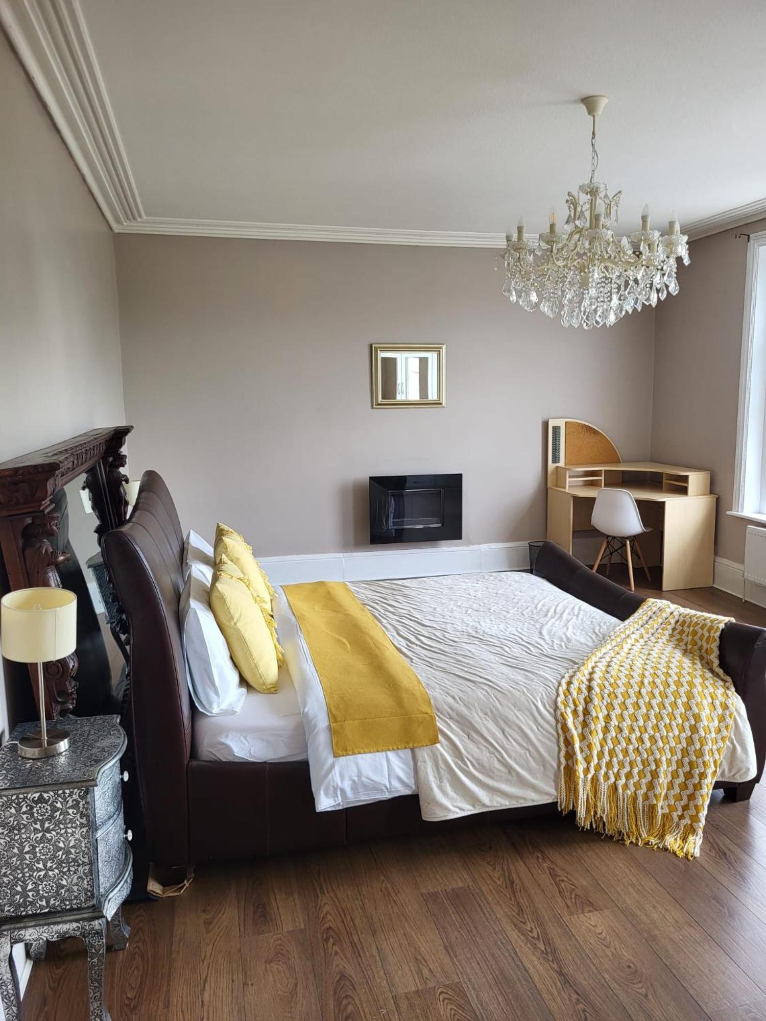 Cotswold Vip Regency Apartment