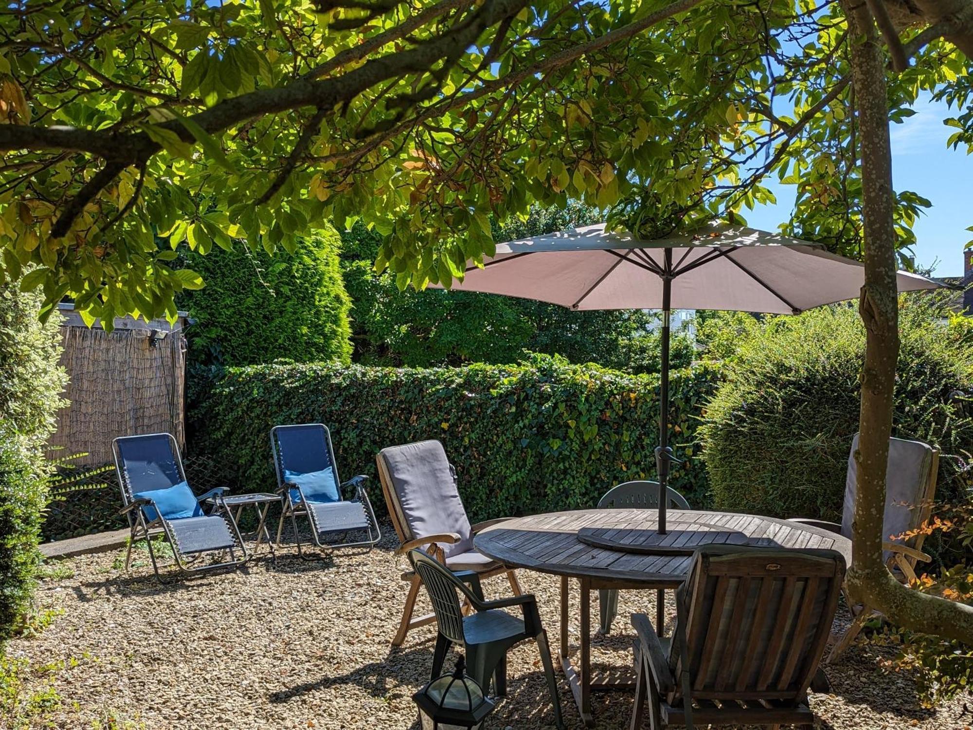 Cotswold Vip Regency Apartment *