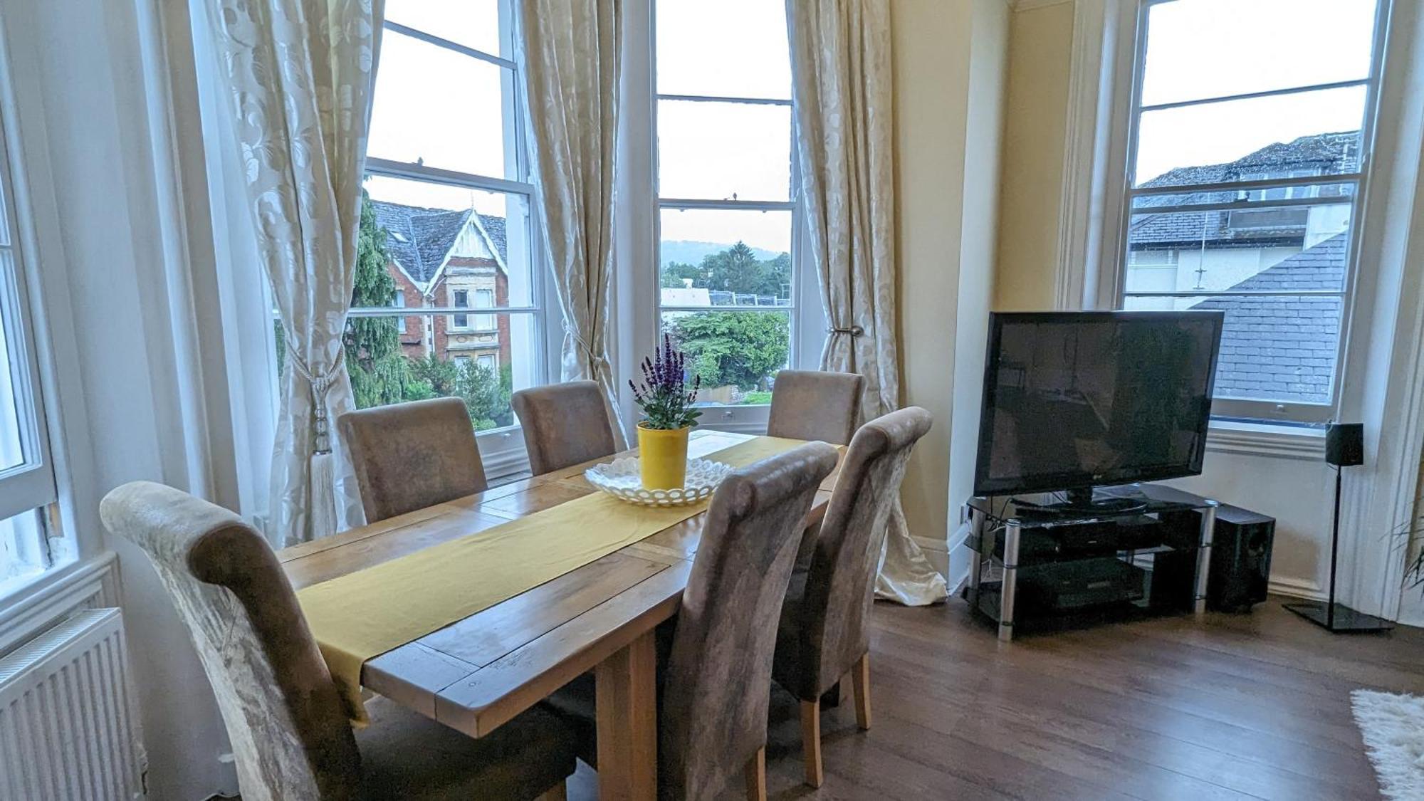 Cotswold Vip Regency * Cheltenham